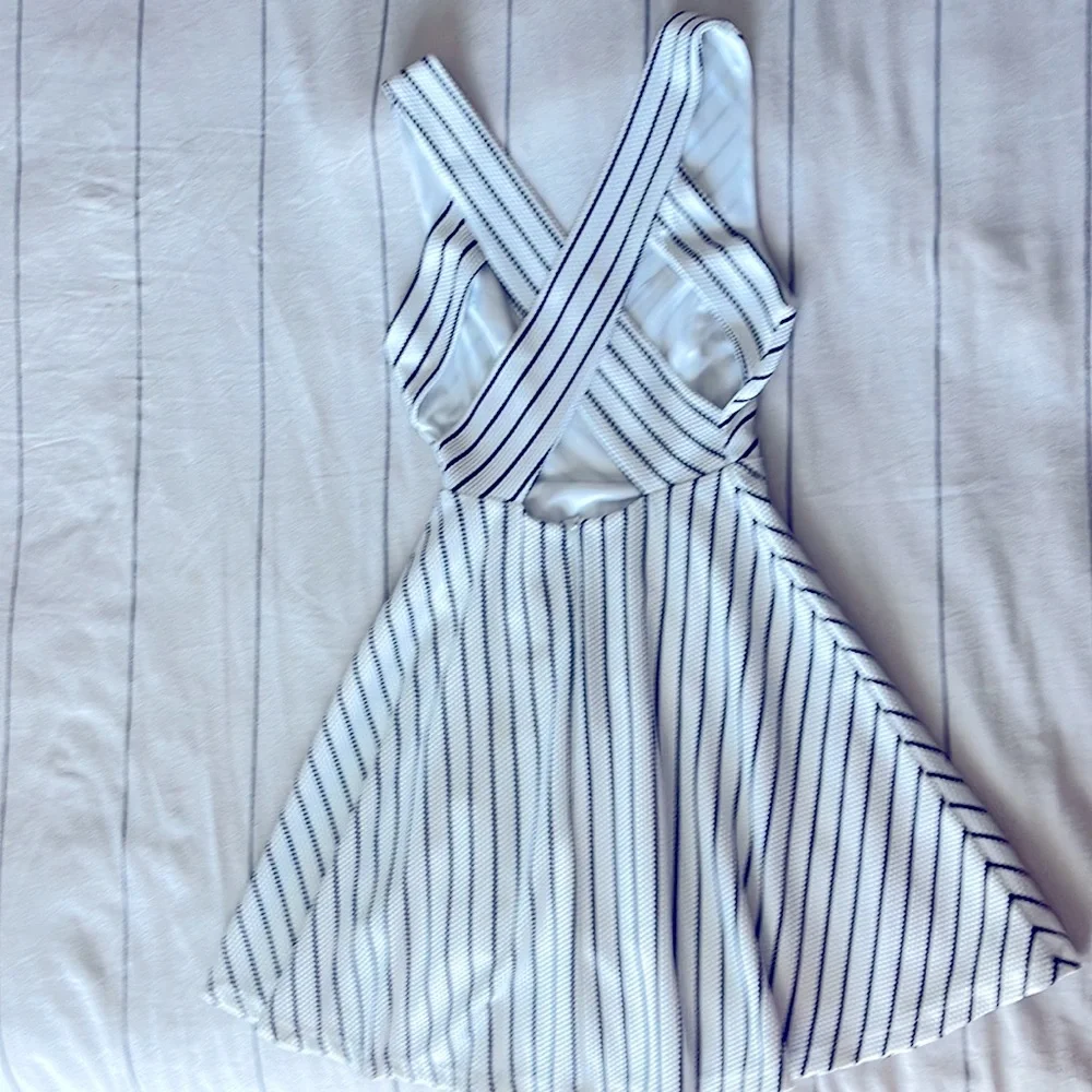 Beautiful Back Detailing! - Picture 2 of 3